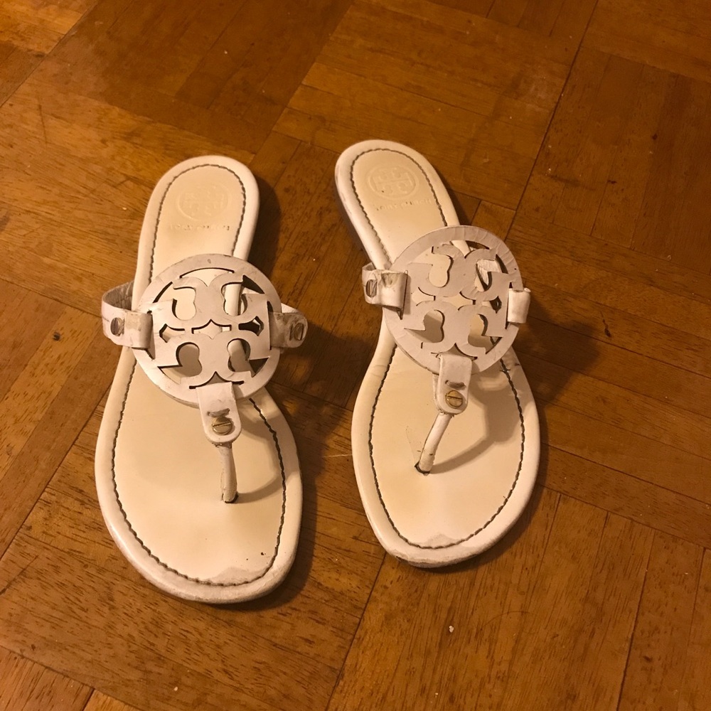 White Tory Burch Sandals w/ 2 Lululemon bags